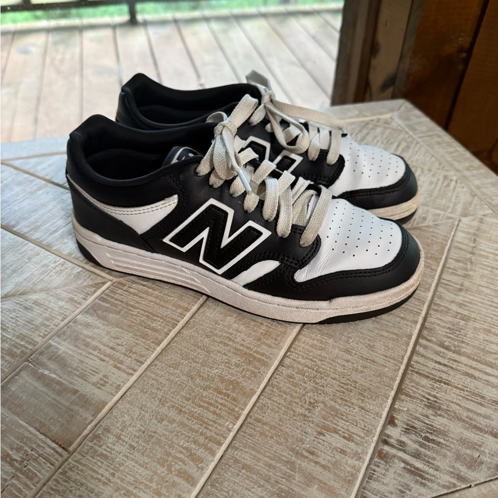 New Balance Kids Black and White size 6